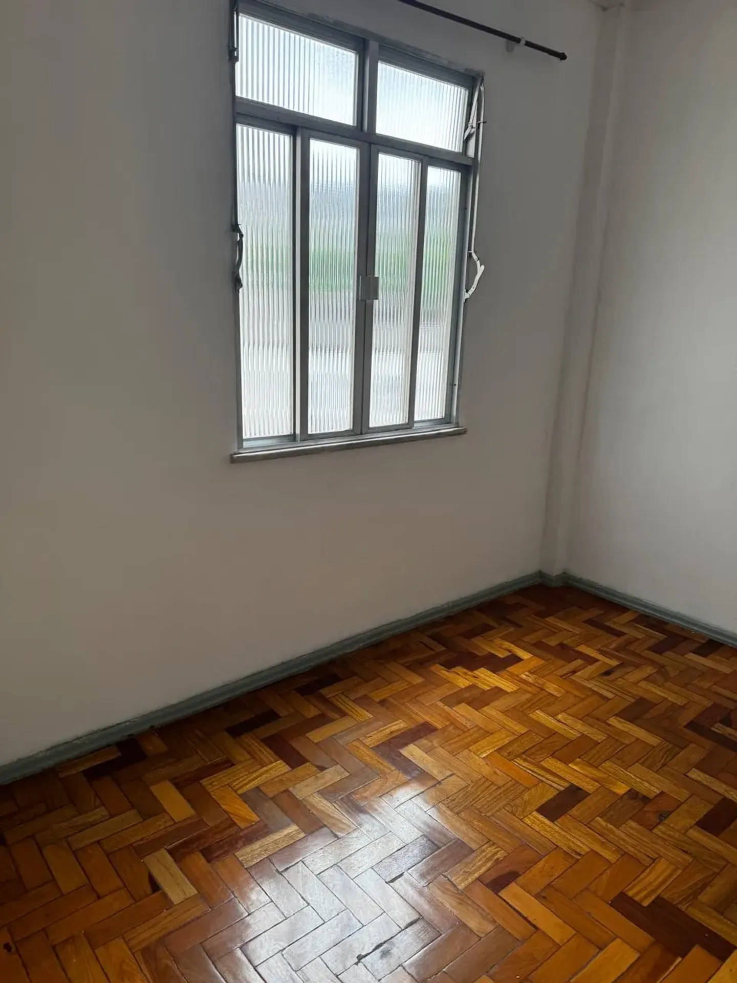 Wood or laminate floors in a 2-bedroom apartment, 65 m² — photo 6