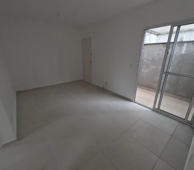 Apartamento sem mobília com cozinha separada e varanda — photo 4