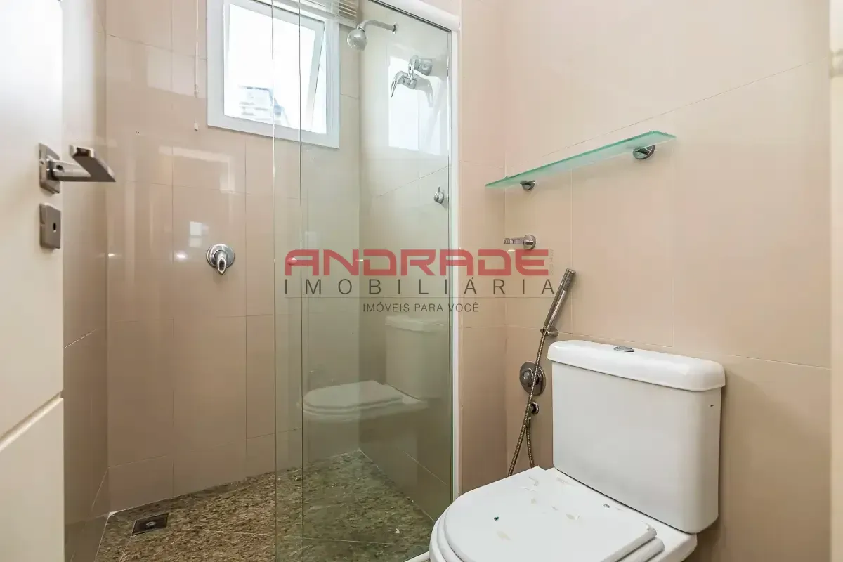 Apartment with 3 bedrooms and glass balcony — photo 41