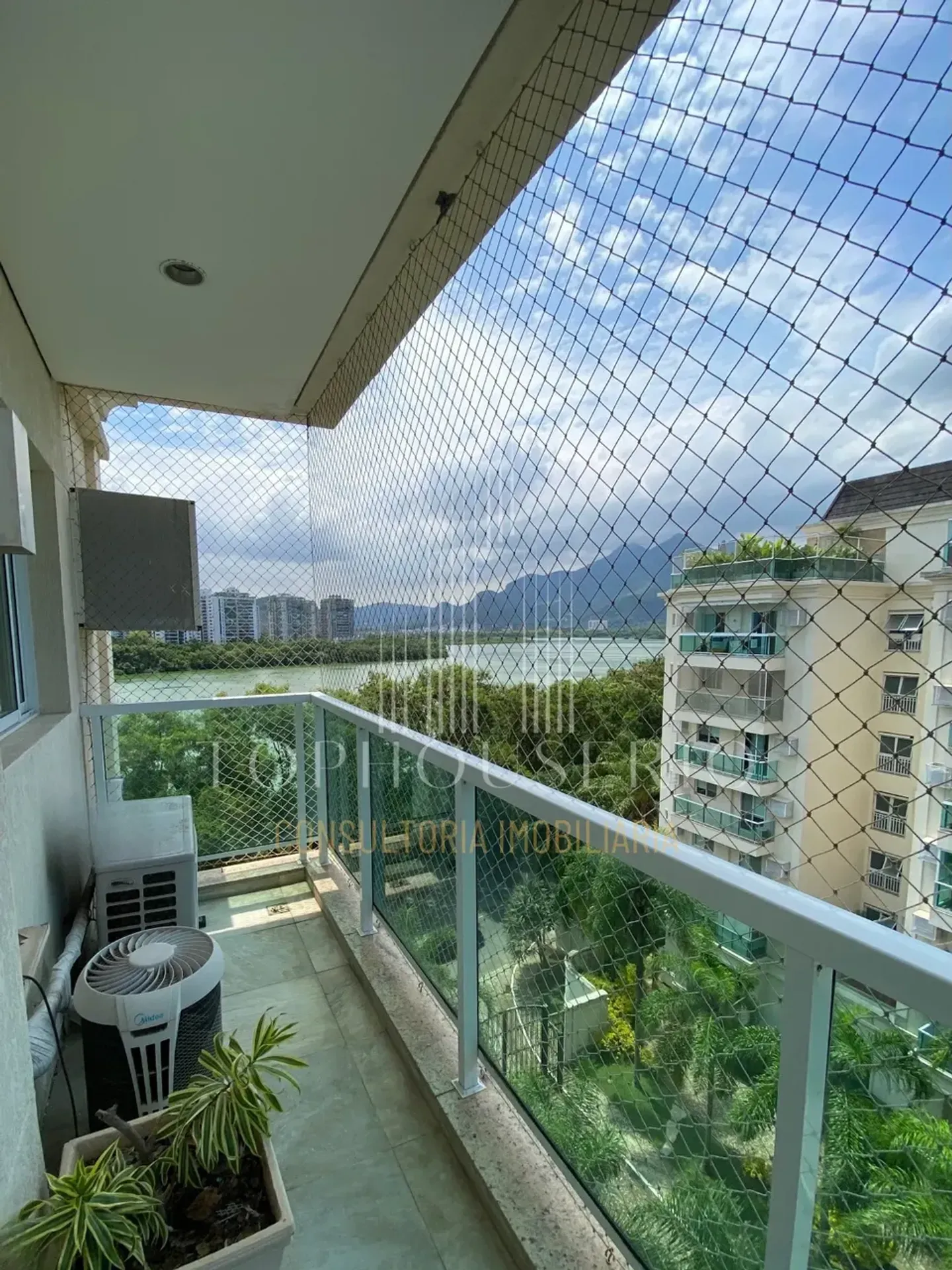 Furnished penthouse with 3 bedrooms and 4 bathrooms — photo 41