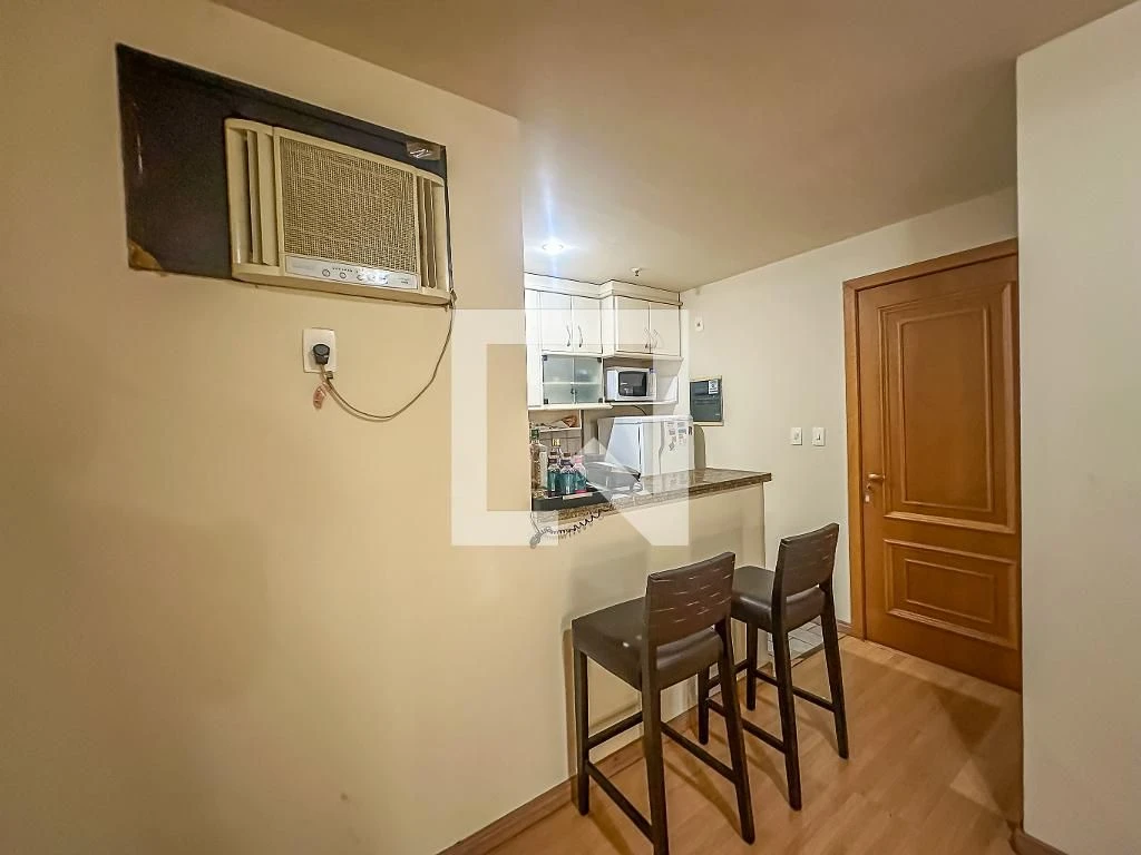 Furnished 2-bedroom apartment with built-in wardrobes — photo 18