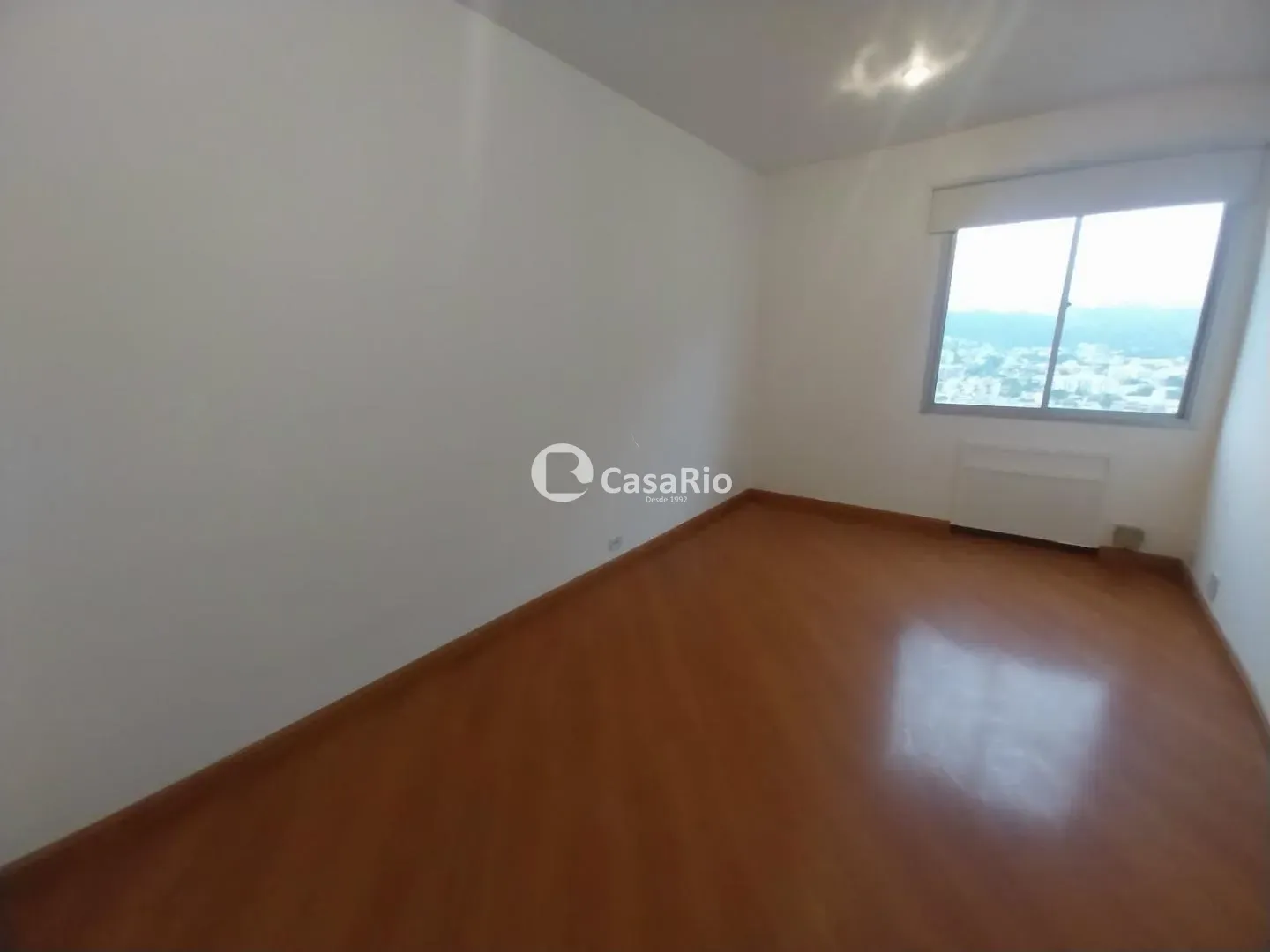 2-bedroom apartment with wood or laminate floors — photo 7