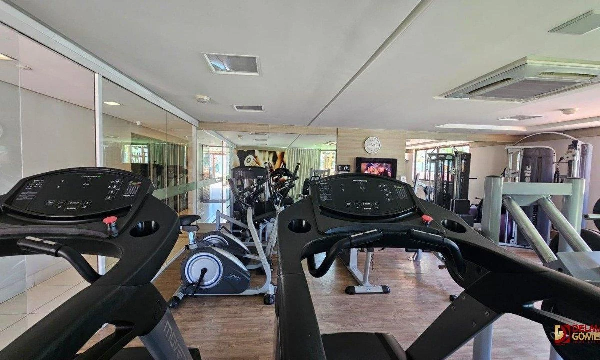 Apartamento de 212 m² com banheira e varanda envidraçada — photo 21