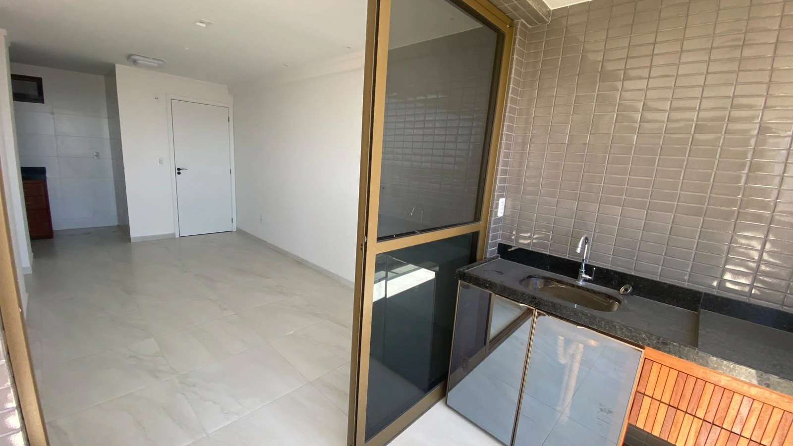 Балкон з грилем та 2 спальні: квартира 58 м² — photo 6