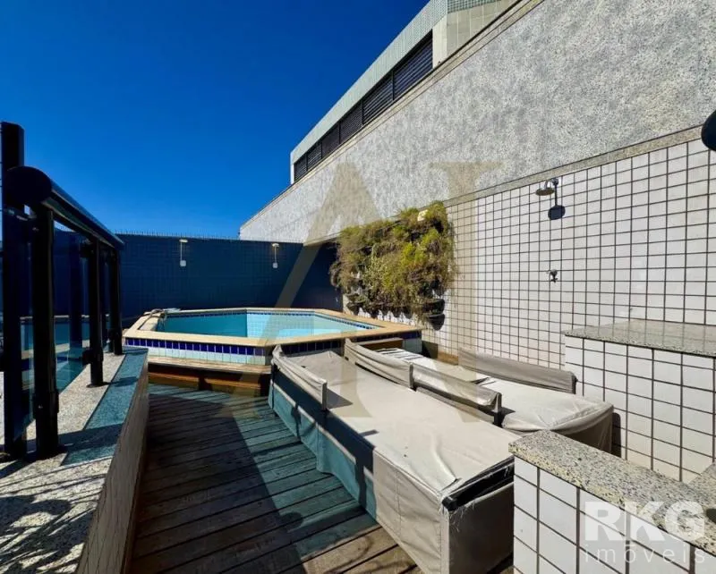 Furnished apartment with 4 bedrooms and water and city views — photo 11
