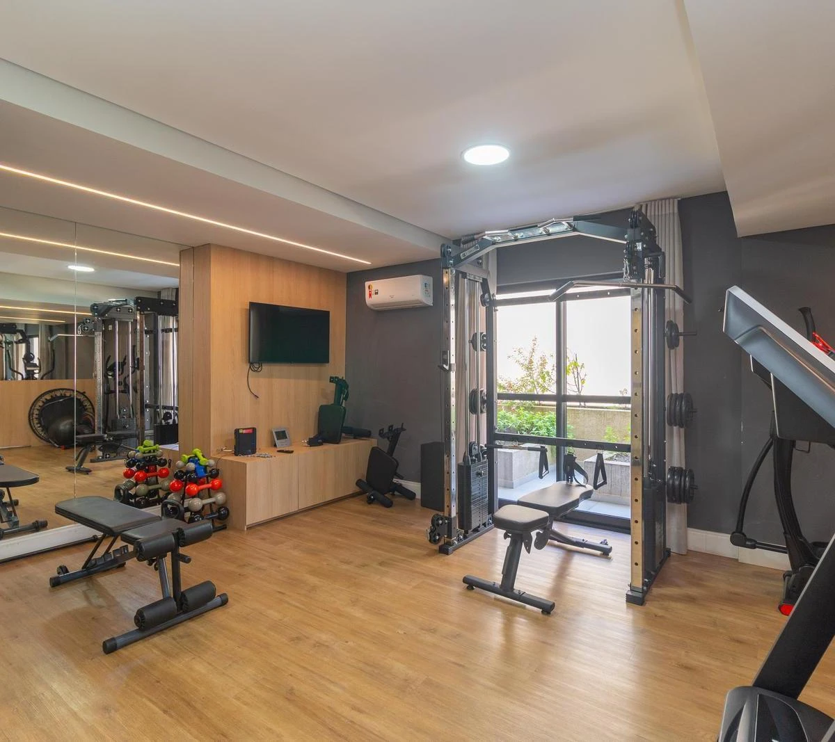 2-bedroom apartment in a building with a gym — photo 15