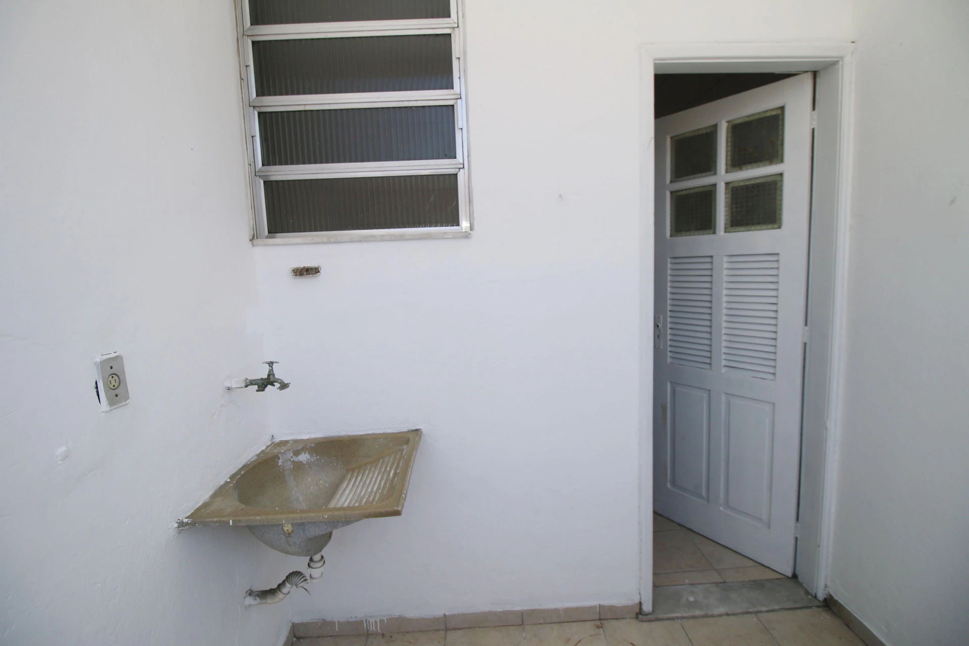 2-bedroom apartment with 1 bathroom and no parking — photo 20