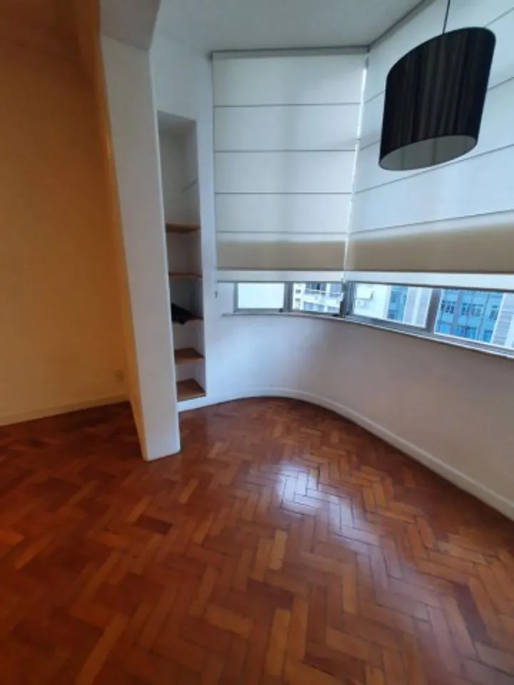 Walk-in closet in a 3-bedroom apartment, 148 m² — photo 19
