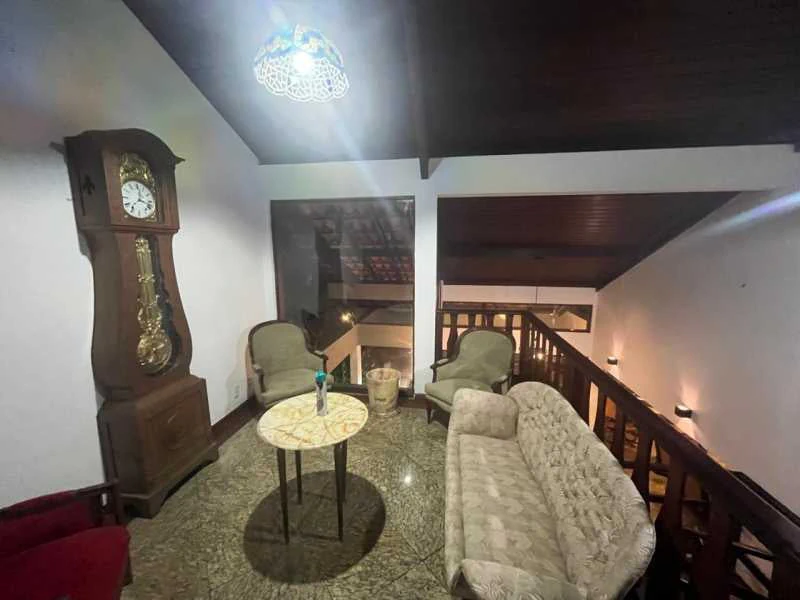 Balcony with a grill in a 4-bedroom house, 420 m² — photo 24