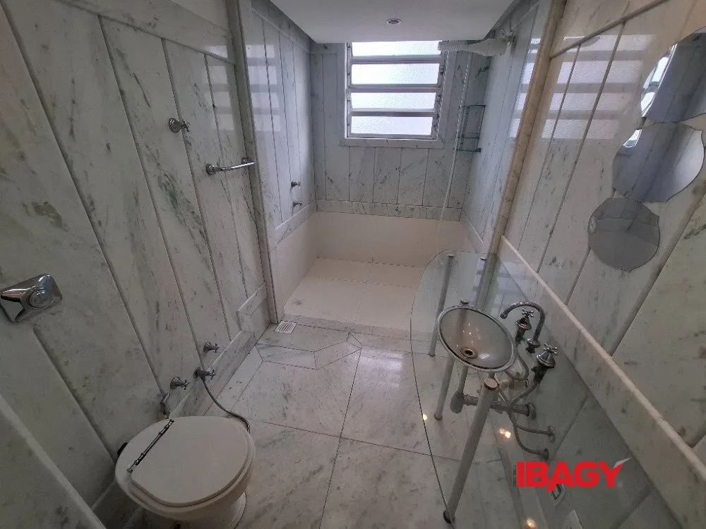 Apartamento sem mobília com 2 quartos e 107 m² — photo 5