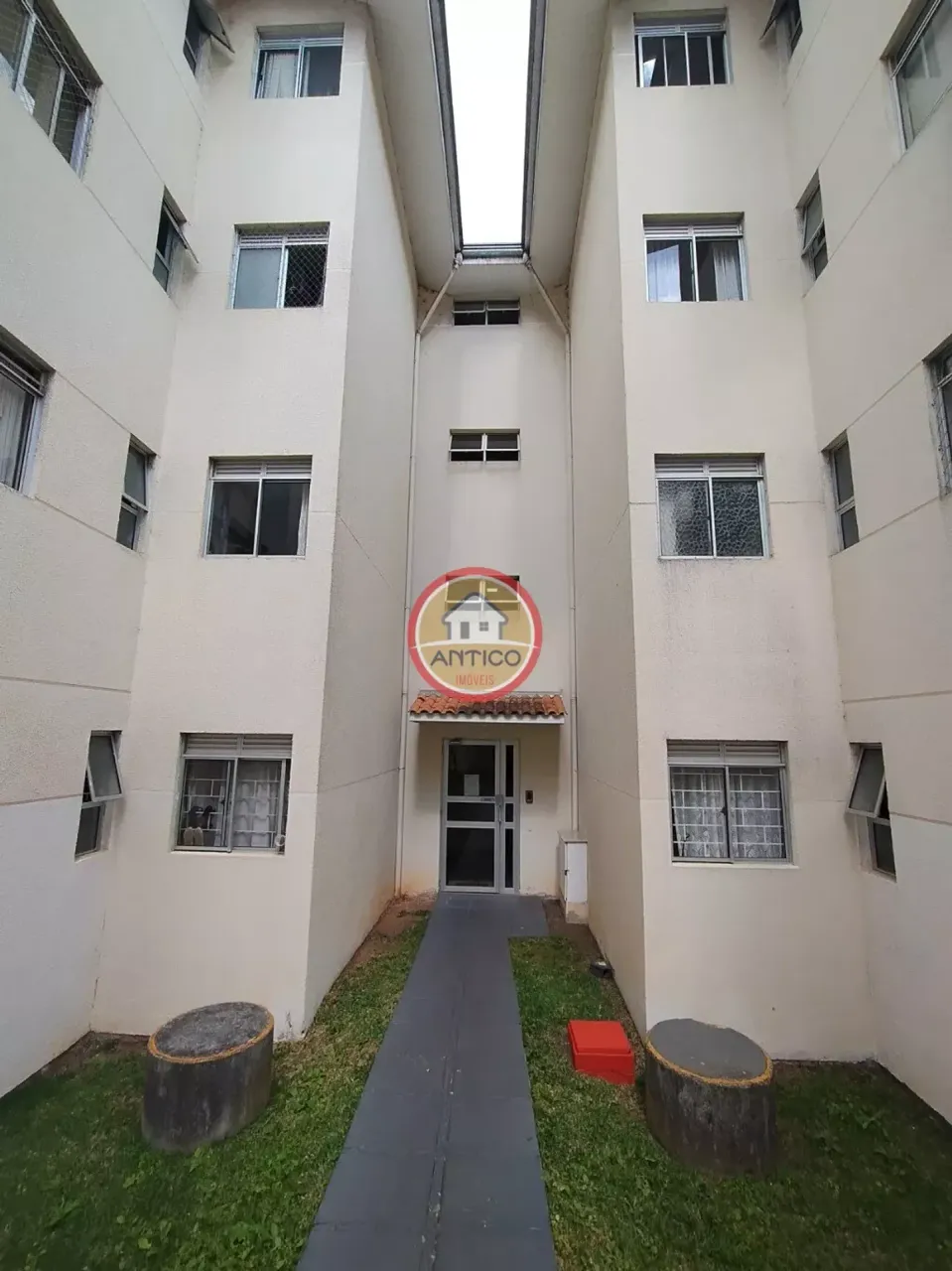 3-bedroom apartment with covered parking and built-ins — photo 4