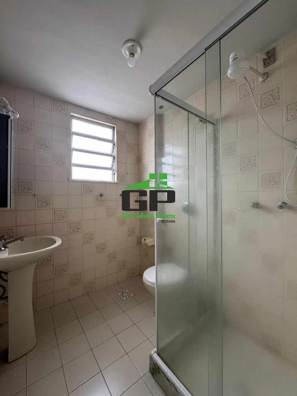 2-bedroom apartment with balcony and laundry area — photo 5