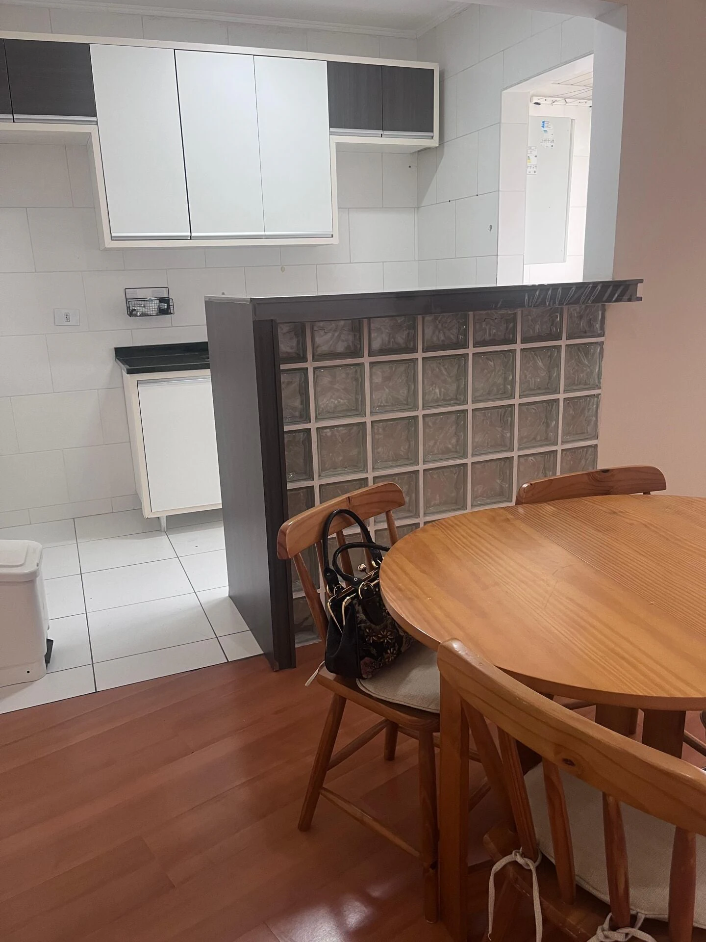 2-bedroom apartment with wood or laminate floors in Curitiba — photo 25