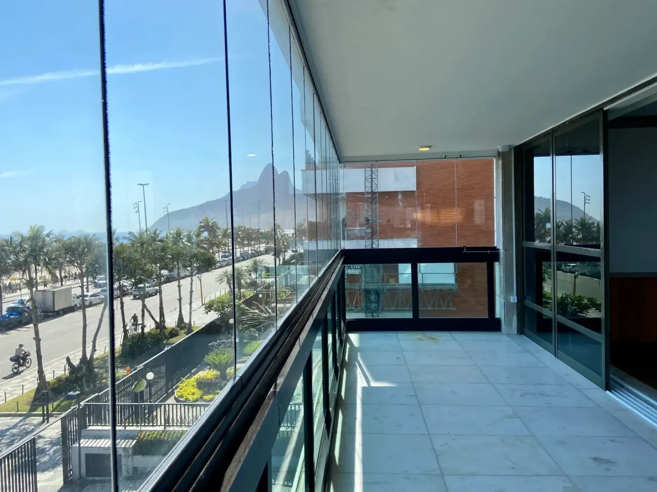 Apartamento con 3 habitaciones y balcón cerrado de vidrio — photo 5