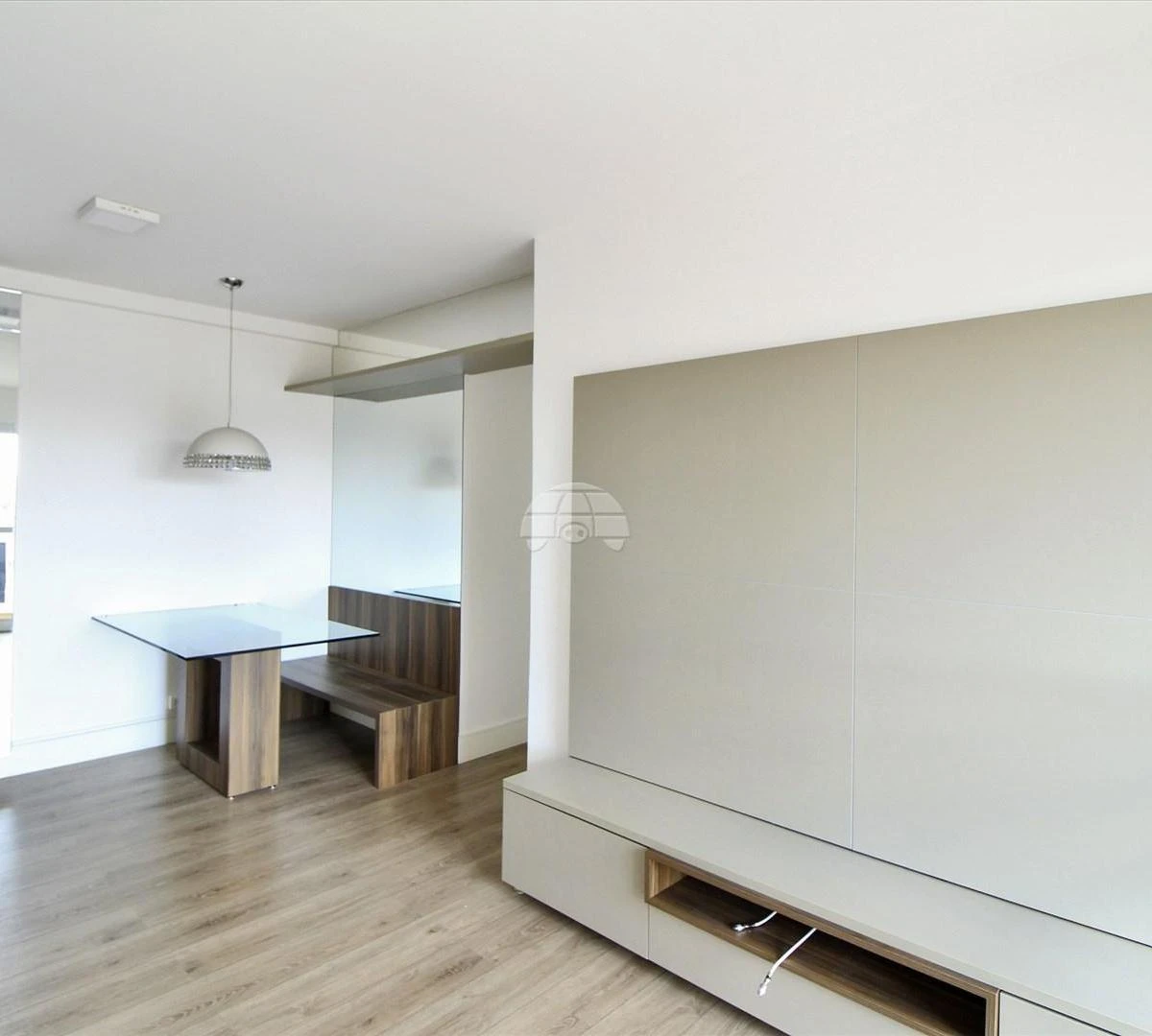 Balcony with a grill in a 2-bedroom apartment, 72 m² — photo 12