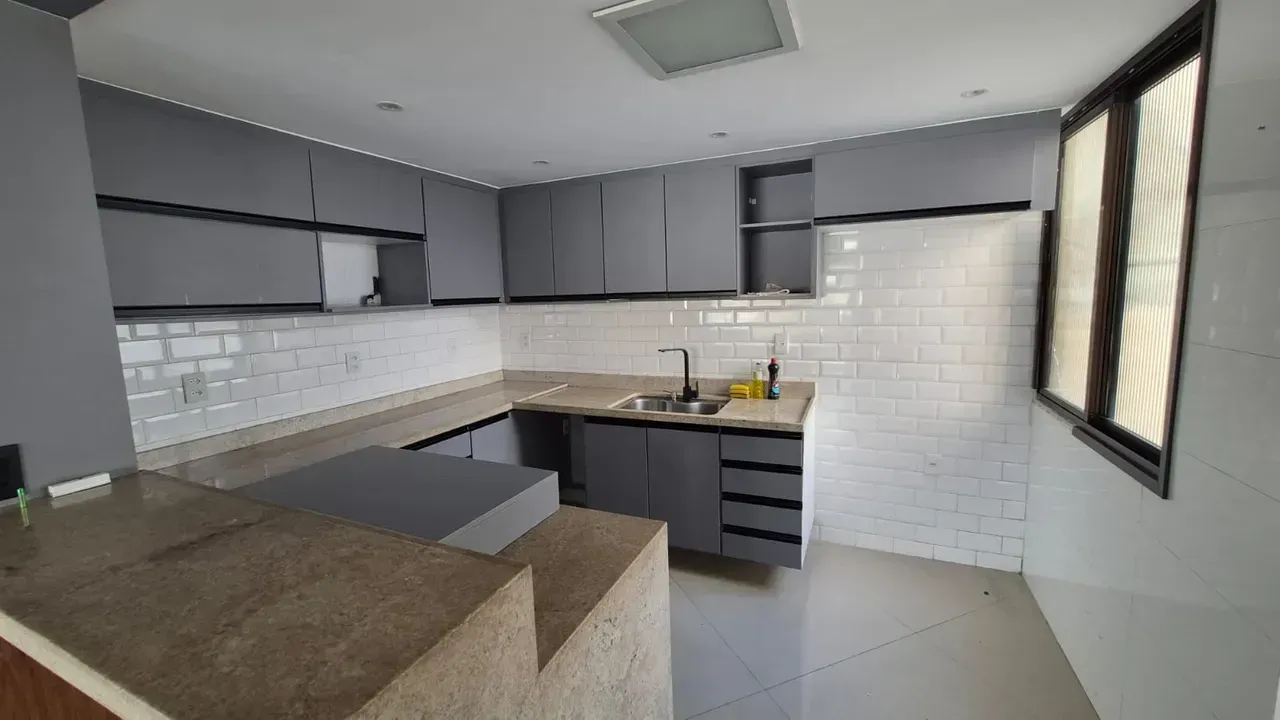 Apartment with an open-plan kitchen and 4 bedrooms — photo 3
