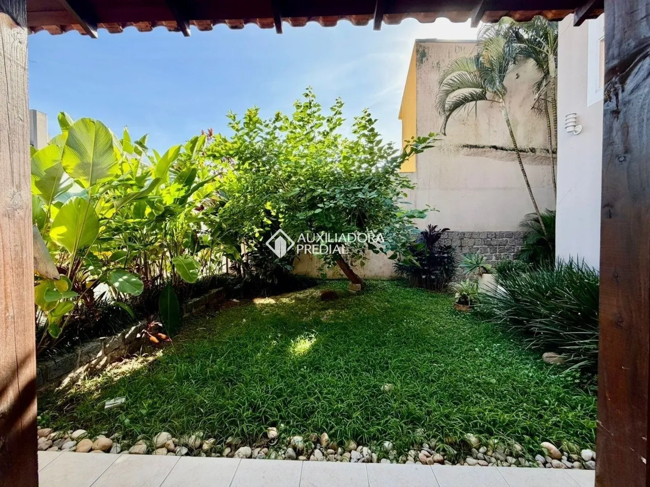 Робоче місце та 5 спалень: будинок 320 м² — photo 14