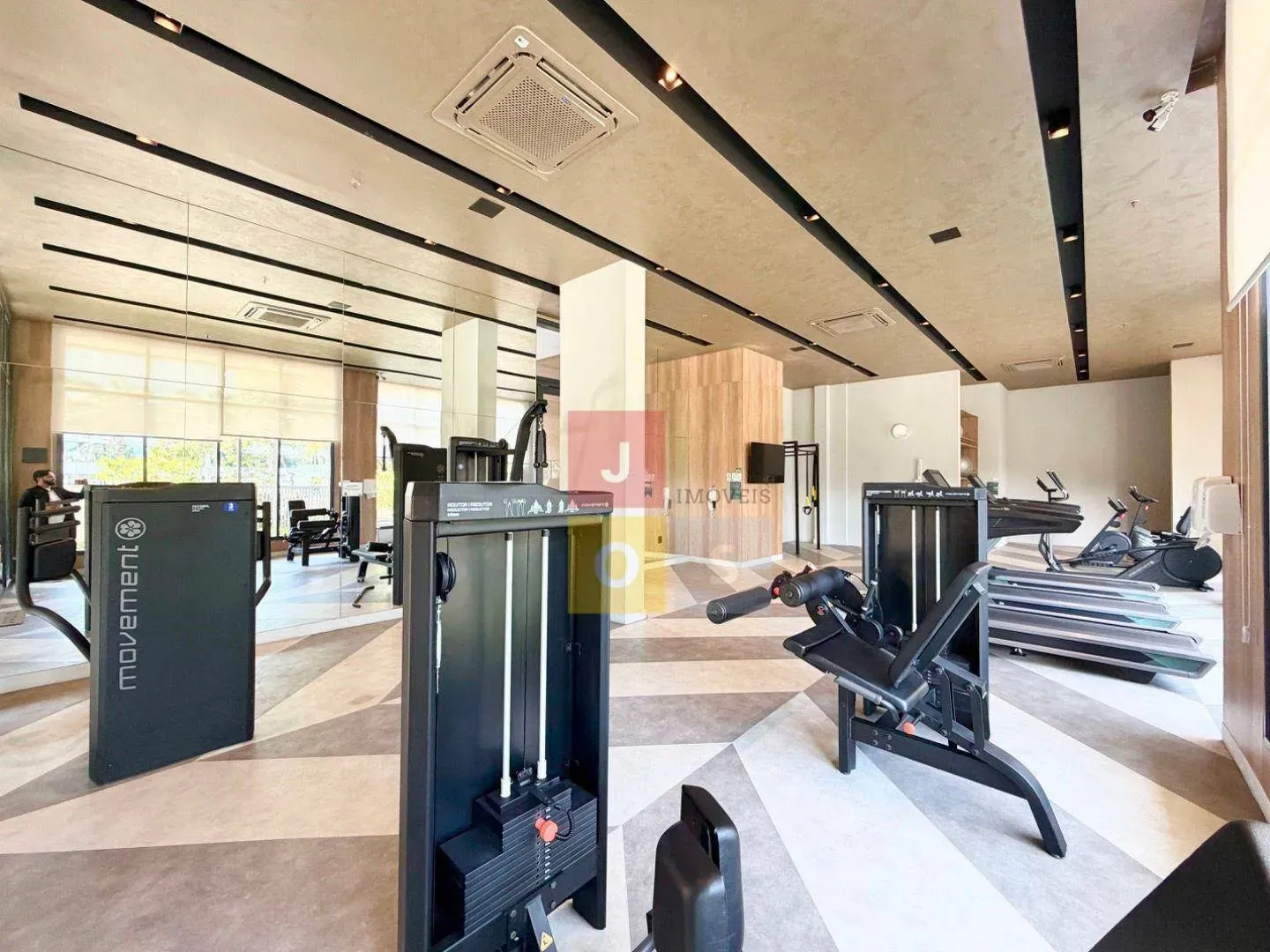 80 m² apartment with 2 bedrooms and a glass balcony — photo 40