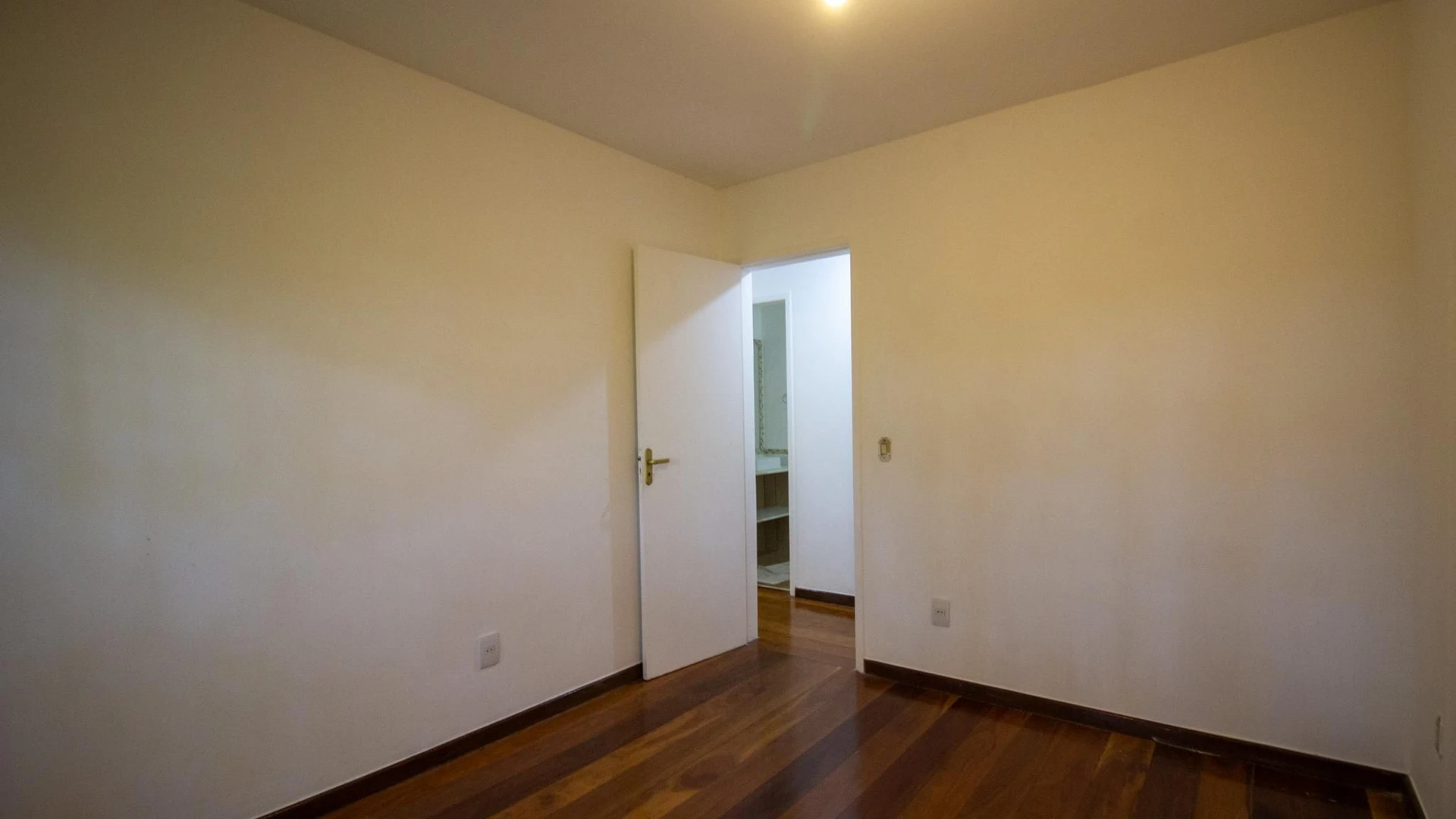 Casa com 4 quartos e 4 banheiros, com 3 vagas — photo 32