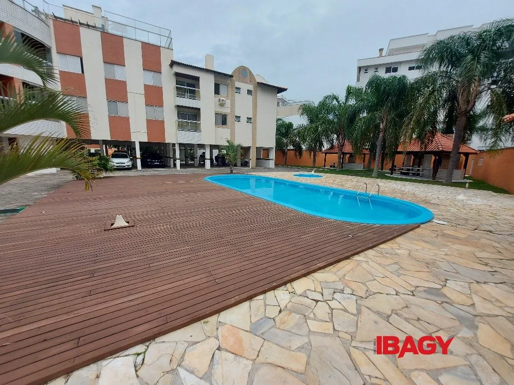Apartamento de 2 dormitórios com piscina ao ar livre — photo 17