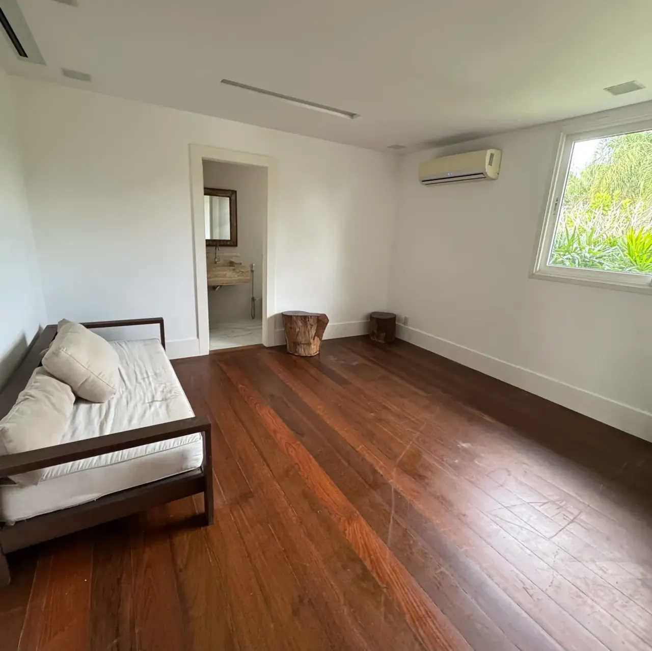 Linear house with 5 bedrooms and 5 bathrooms, separate kitchen — photo 13
