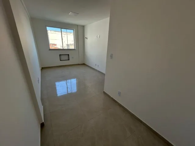 Unfurnished 1-bedroom apartment with open-plan kitchen — photo 10