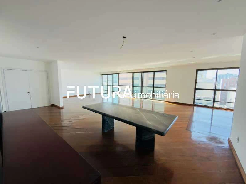 250 m² apartment with 4 bedrooms and 3 parking spots — photo 10