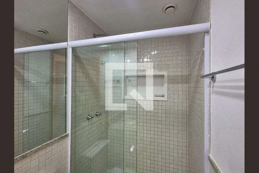 80 m² apartment with a pool in the building — photo 17