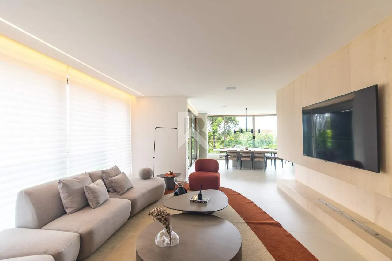 Apartment with 3 en-suite bedrooms and open kitchen