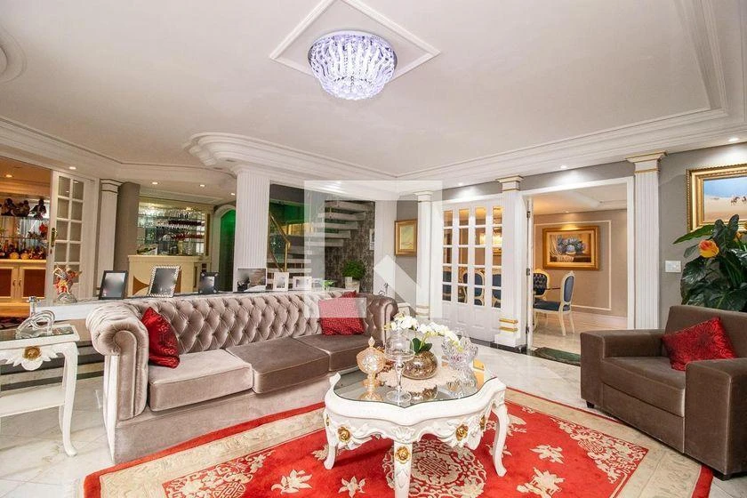 Casa para alugar com 5 suítes e 560 m²