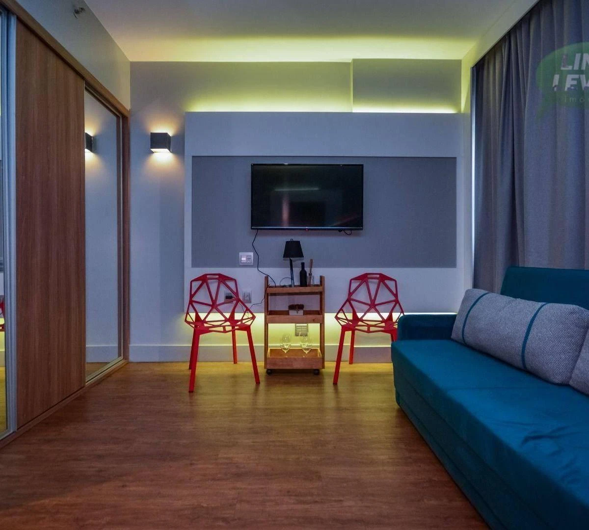 One-bedroom apartment in a building with a coworking space — photo 16