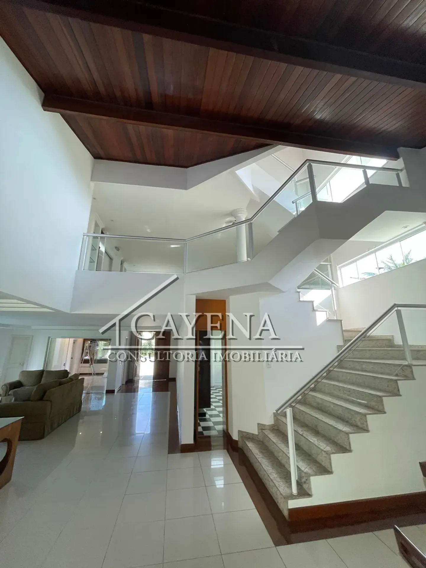 4 quartos e banheira: casa de 650 m² — photo 62
