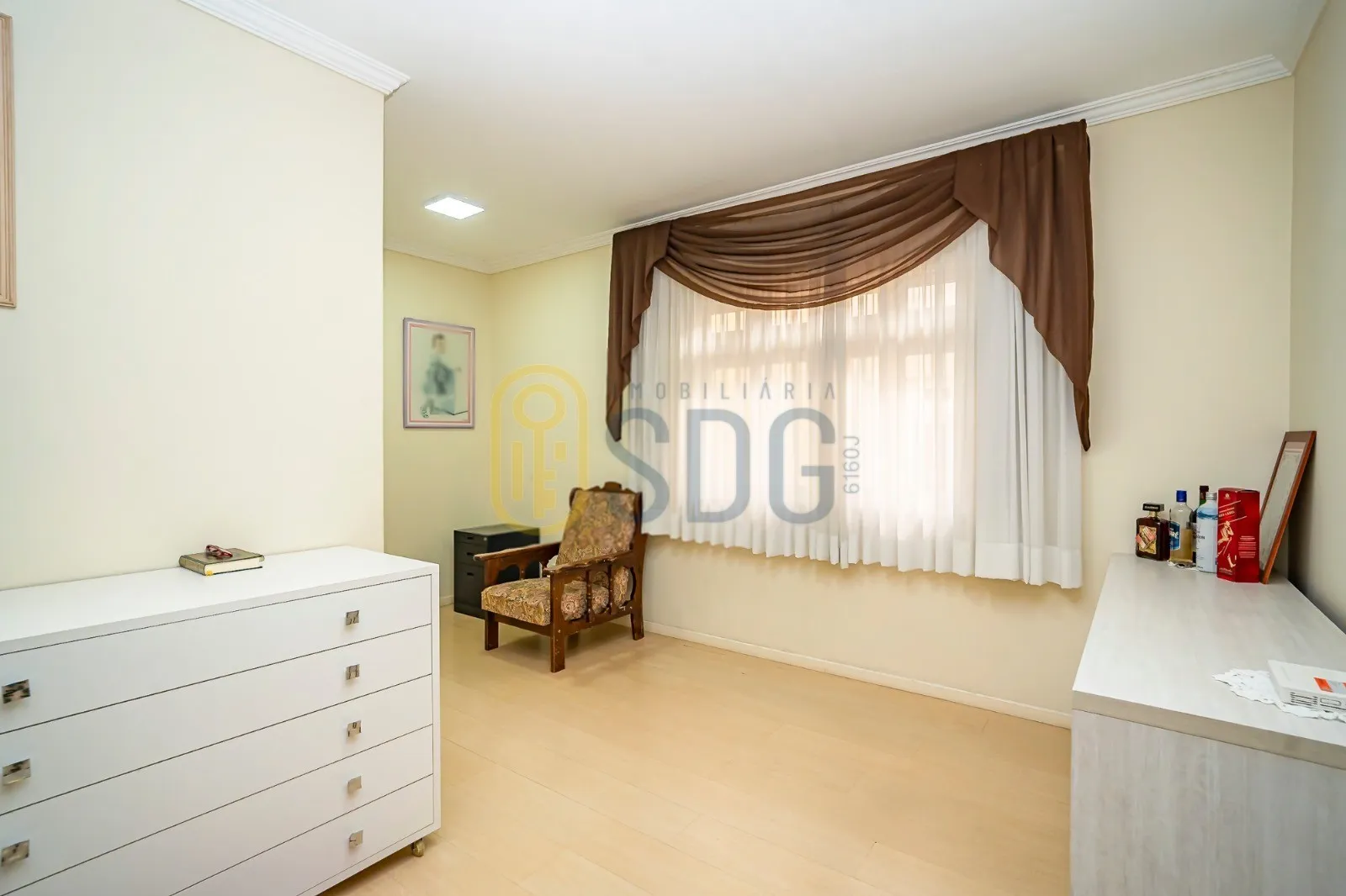 Furnished house with 4 bedrooms and 1 bathroom — photo 22