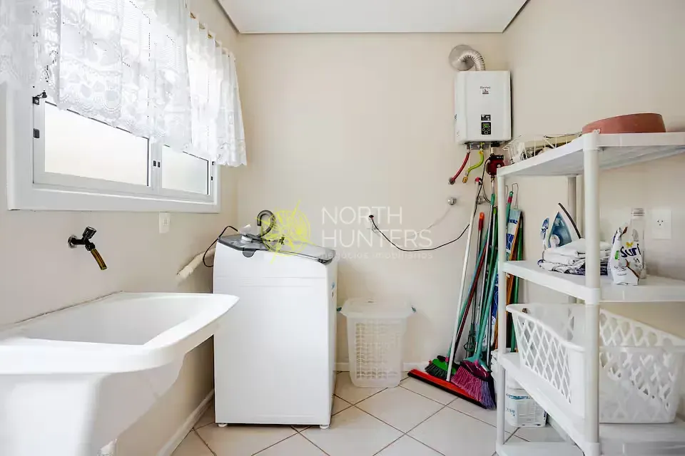 Casa amueblada con 3 dormitorios y 2 suites, 400 m² — photo 24