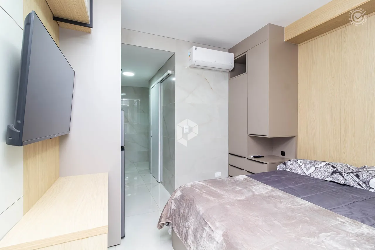 Furnished 1-bedroom apartment with enclosed balcony — photo 12