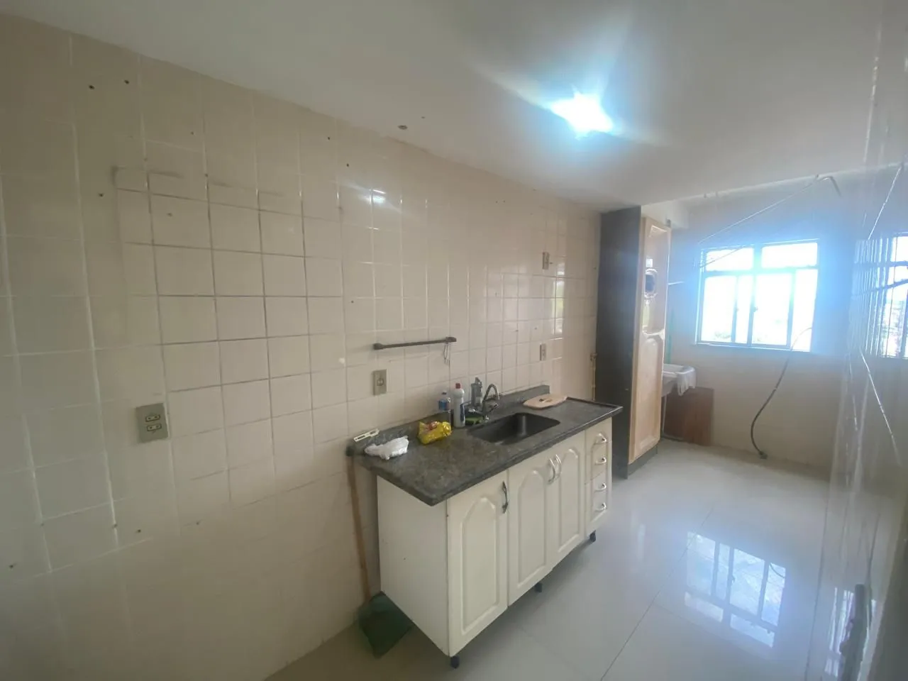 2-bedroom apartment in a building with a gym — photo 2