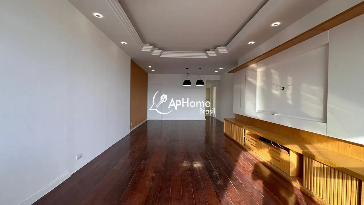 Apartment with 4 bedrooms and a glassed-in balcony — photo 5