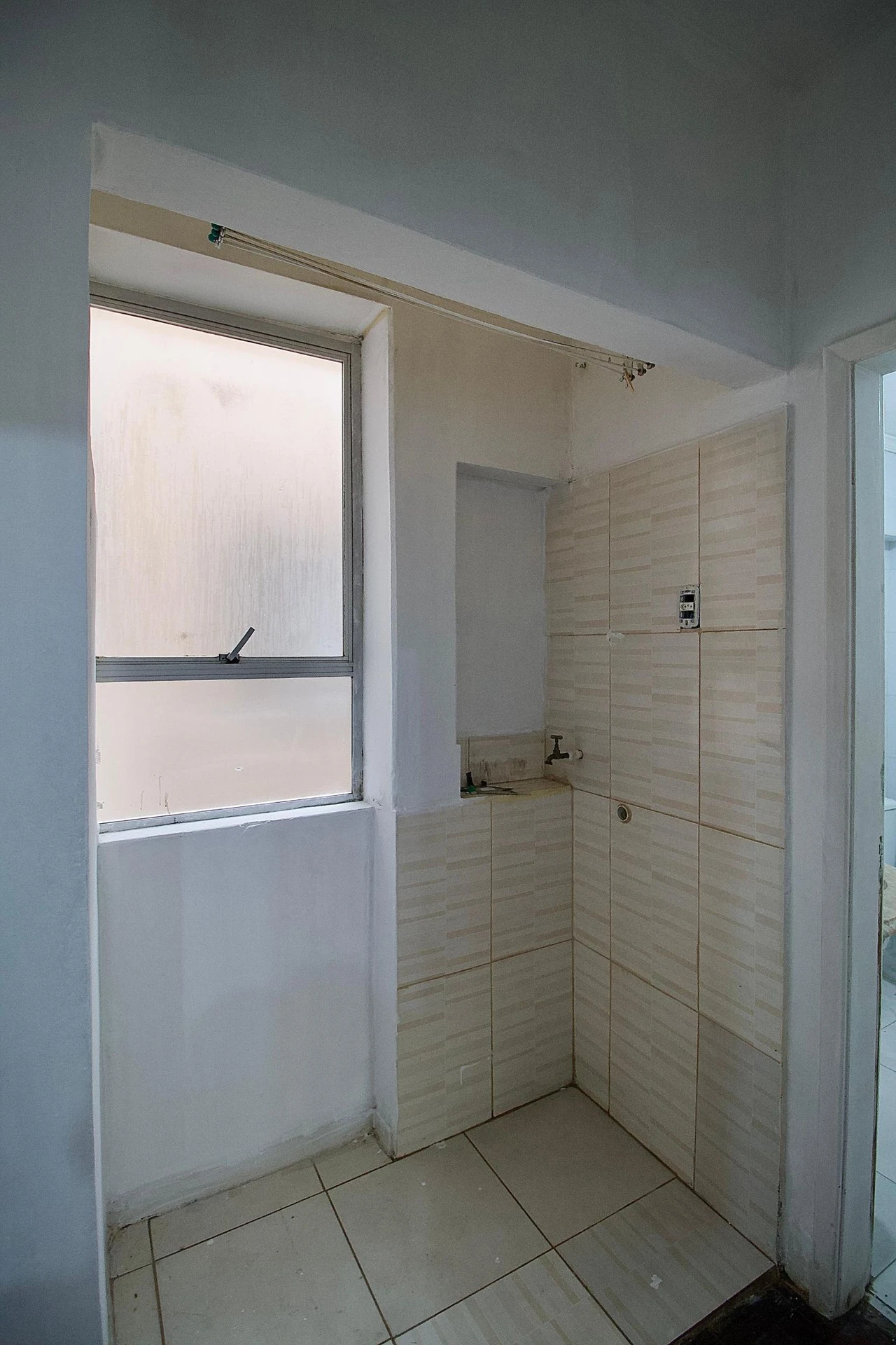 Wood or laminate floors in a 2-bedroom apartment, 72 m² — photo 5