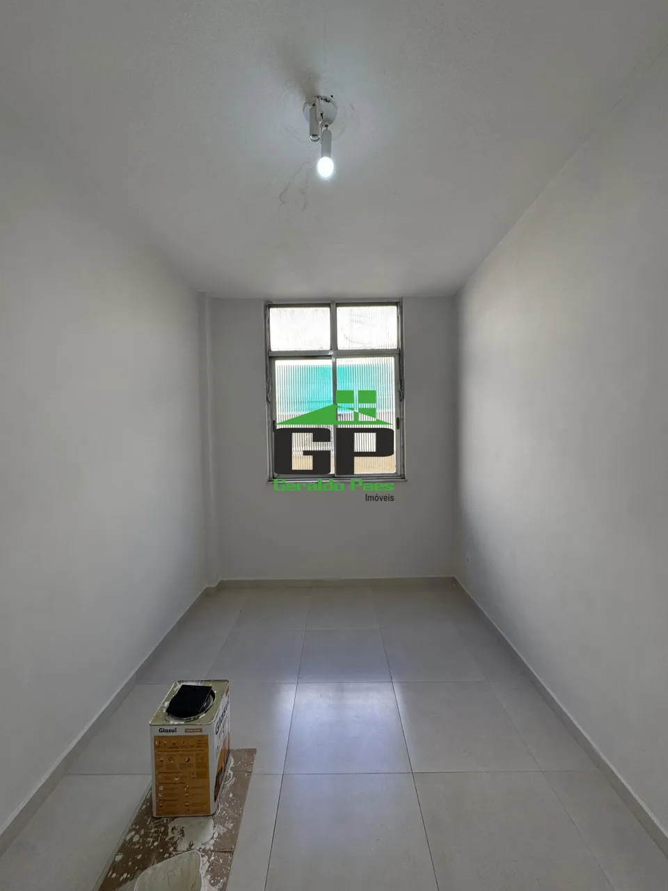 Apartment with 2 bedrooms and a laundry area — photo 8