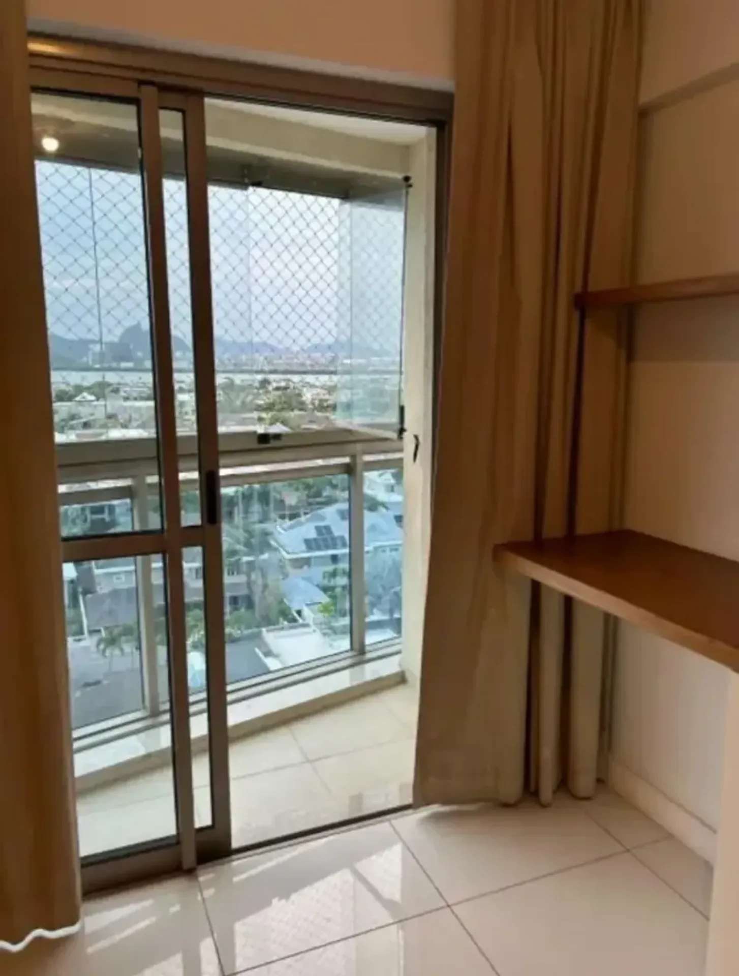 Apartamento com 4 quartos e 5 banheiros, fogão a gás — photo 32