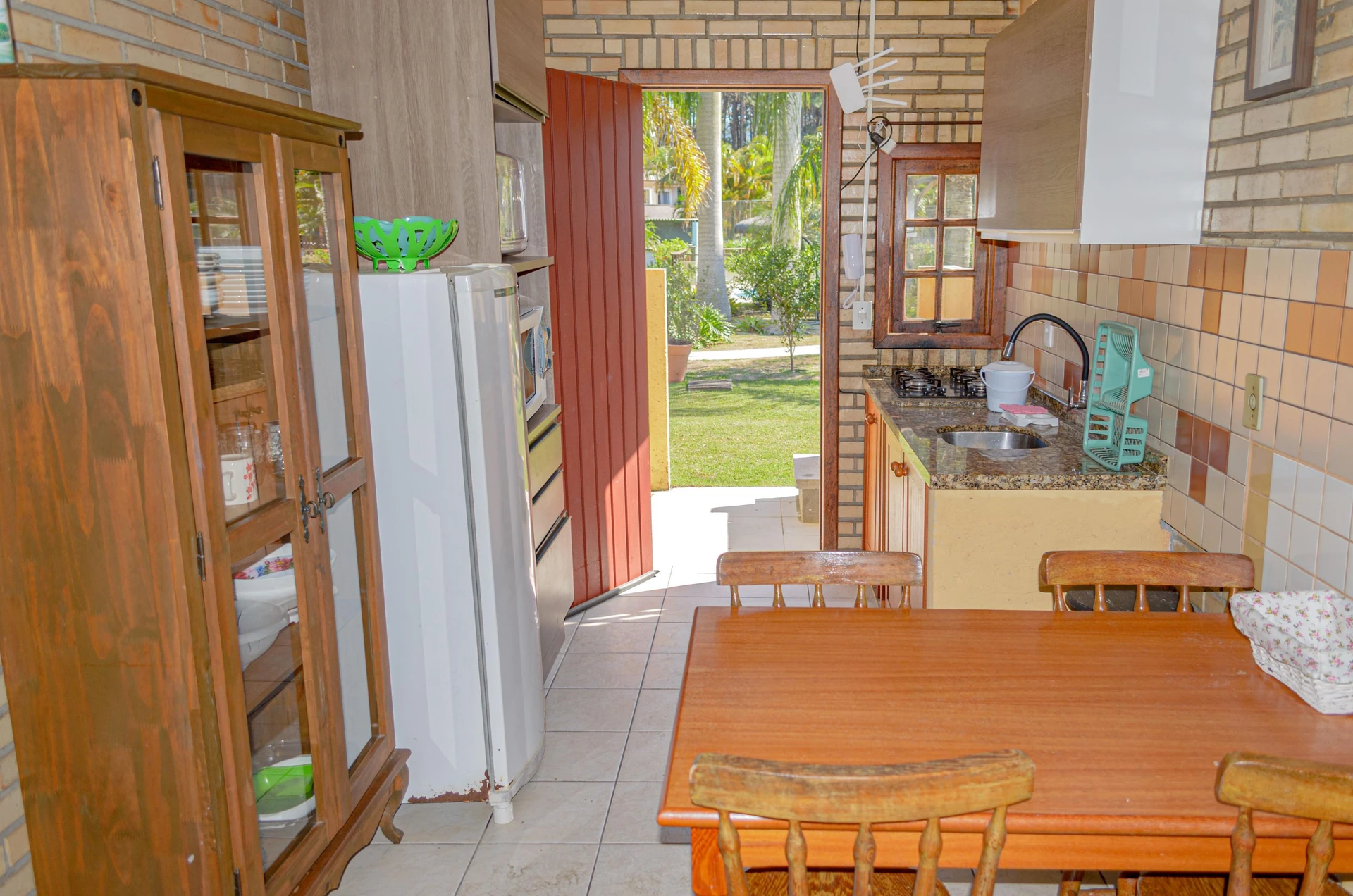 2-bedroom house with a garden in Florianópolis — photo 31