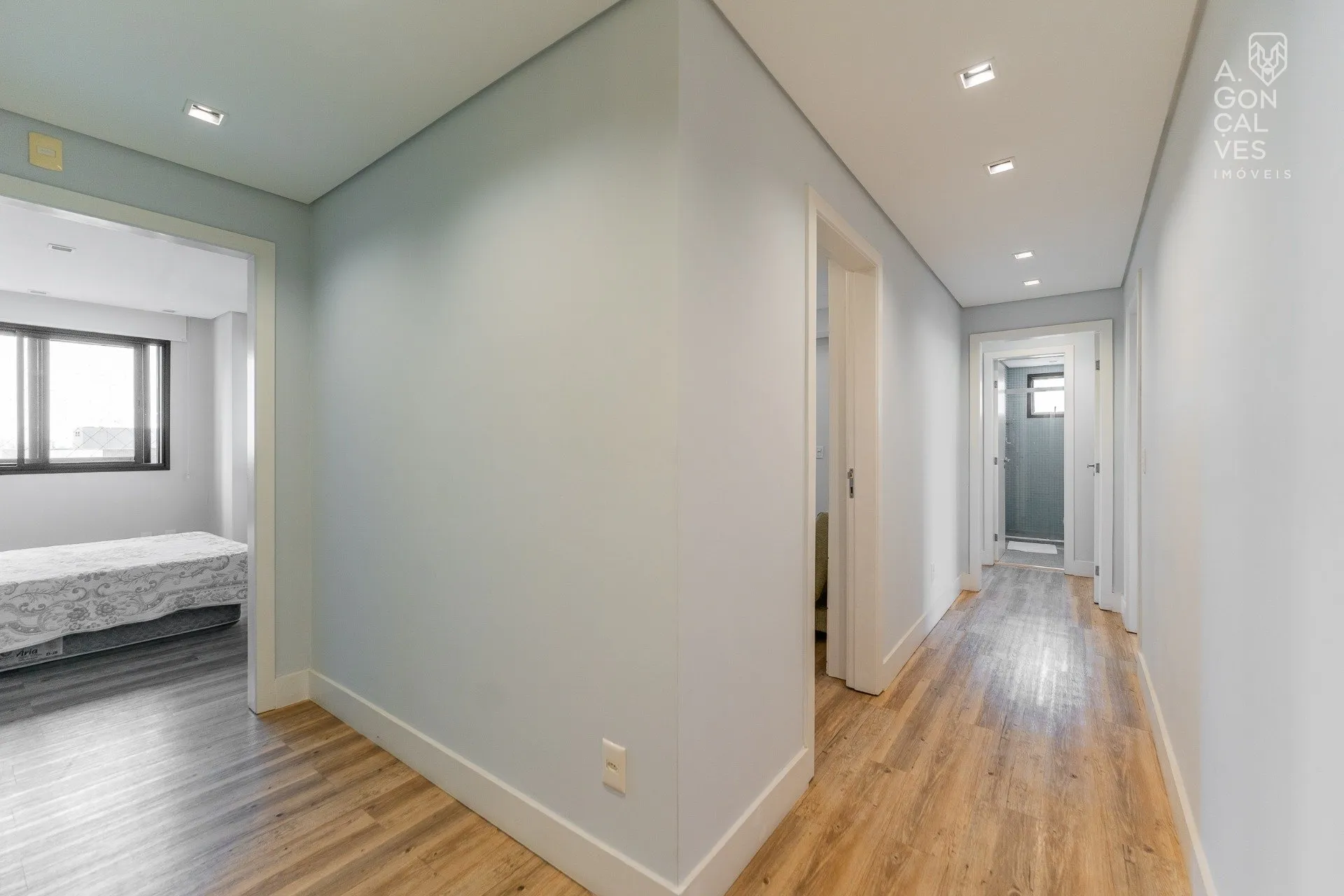 Furnished apartment with 4 bedrooms and 4 bathrooms — photo 12