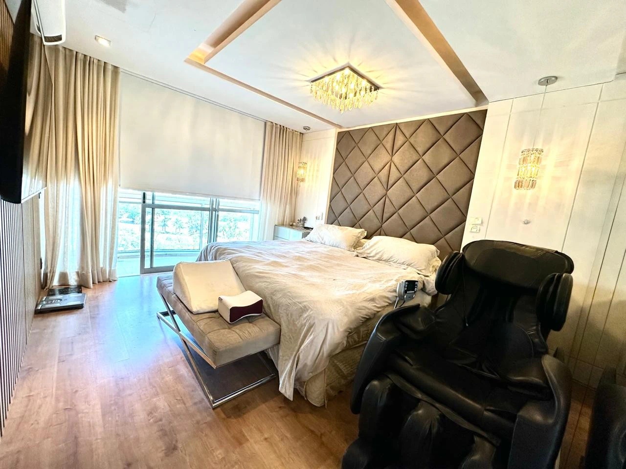 Furnished apartment, 233 m², with a walk-in closet — photo 25