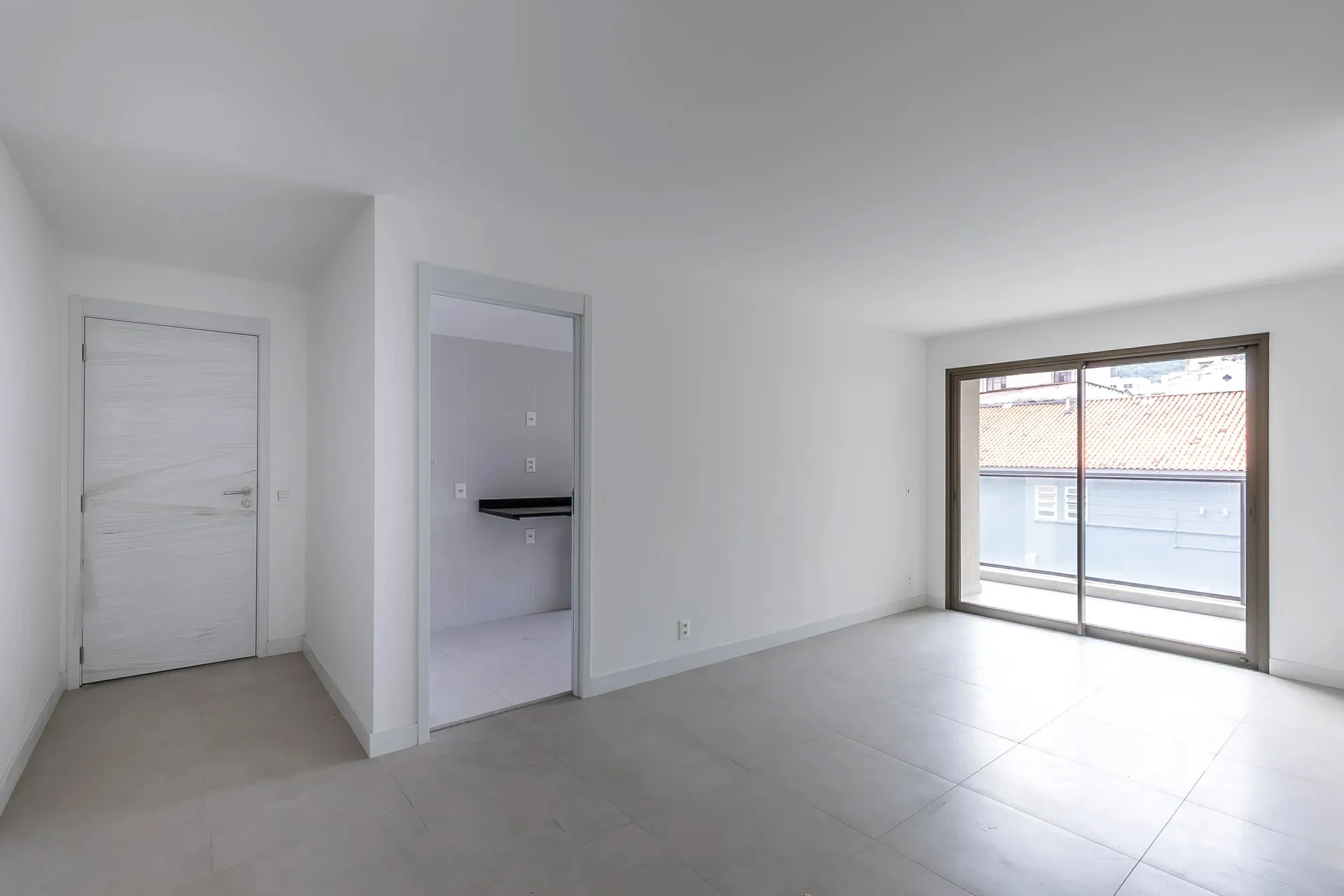 2-bedroom apartment with a mountain view — photo 8