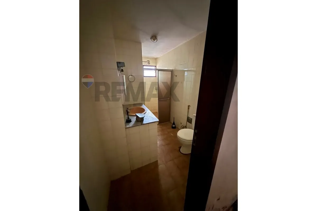 House with 7 bedrooms and 2 en-suite baths, 423 m² — photo 9