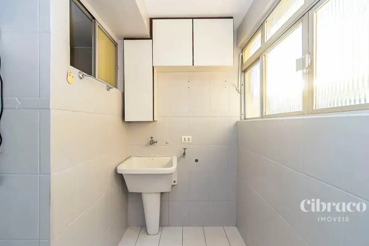 Apartamento de aluguel com 2 quartos e piso de madeira — photo 32