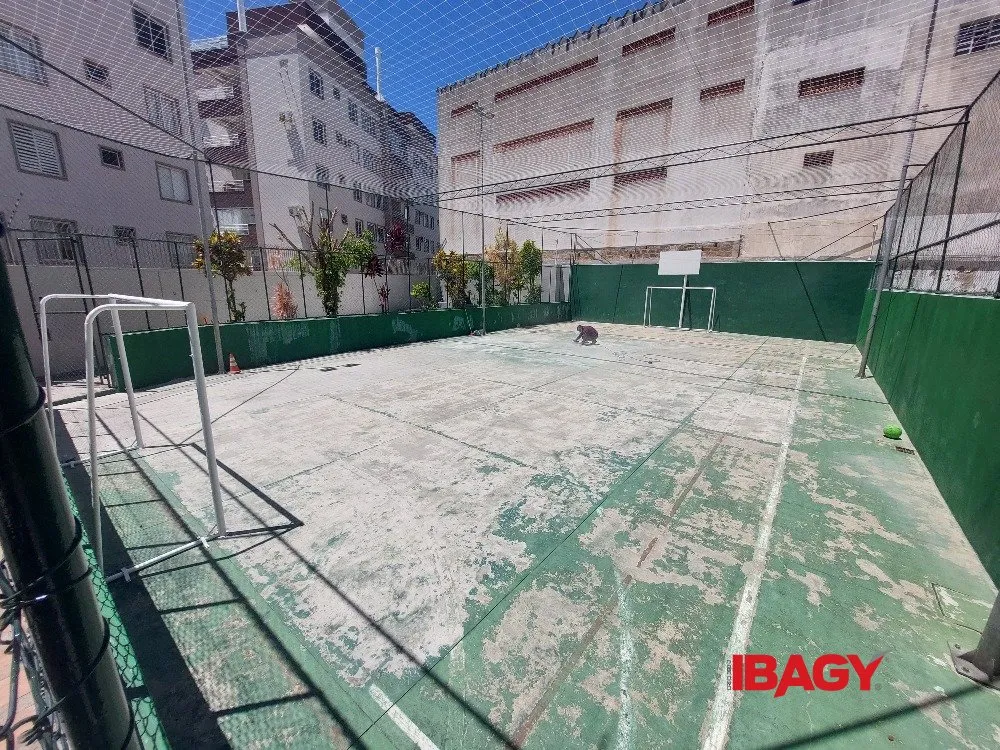 Квартира с 2 спальнями и кухней открытой планировки — photo 15