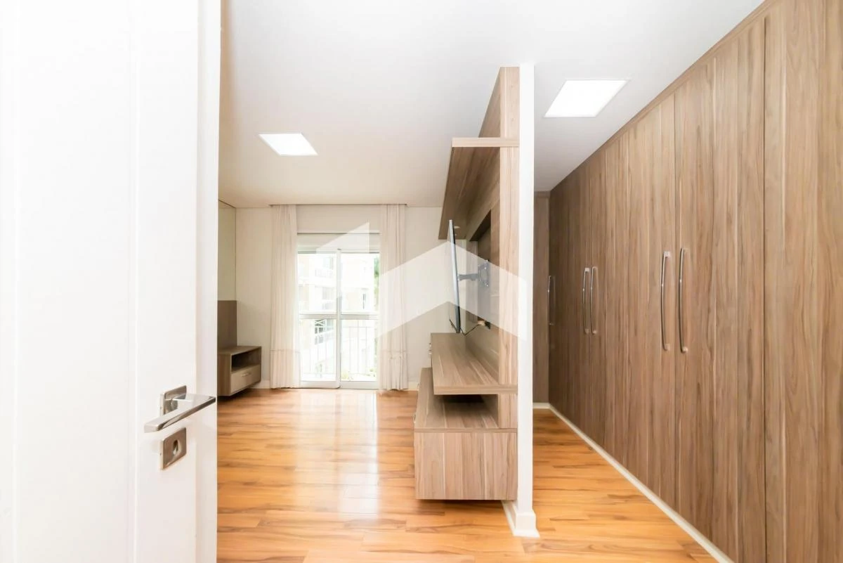 3-bedroom apartment in a building with a gym — photo 20