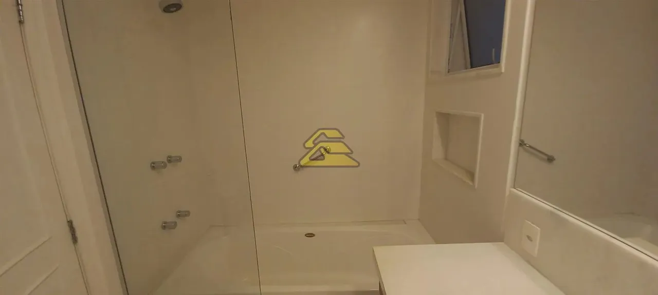 Apartment with 3 bedrooms and 4 bathrooms — photo 11