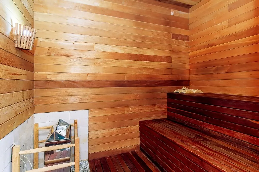 Rental apartment with 3 en-suite bedrooms and 4 baths — photo 58